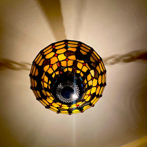 Tiffany ceiling light fixture. - Picture 2 of 2